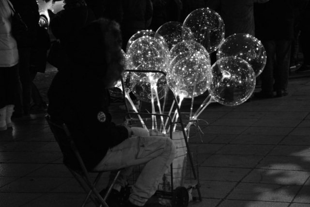 Balloon seller, Christmas bazzar, Syntgma square.