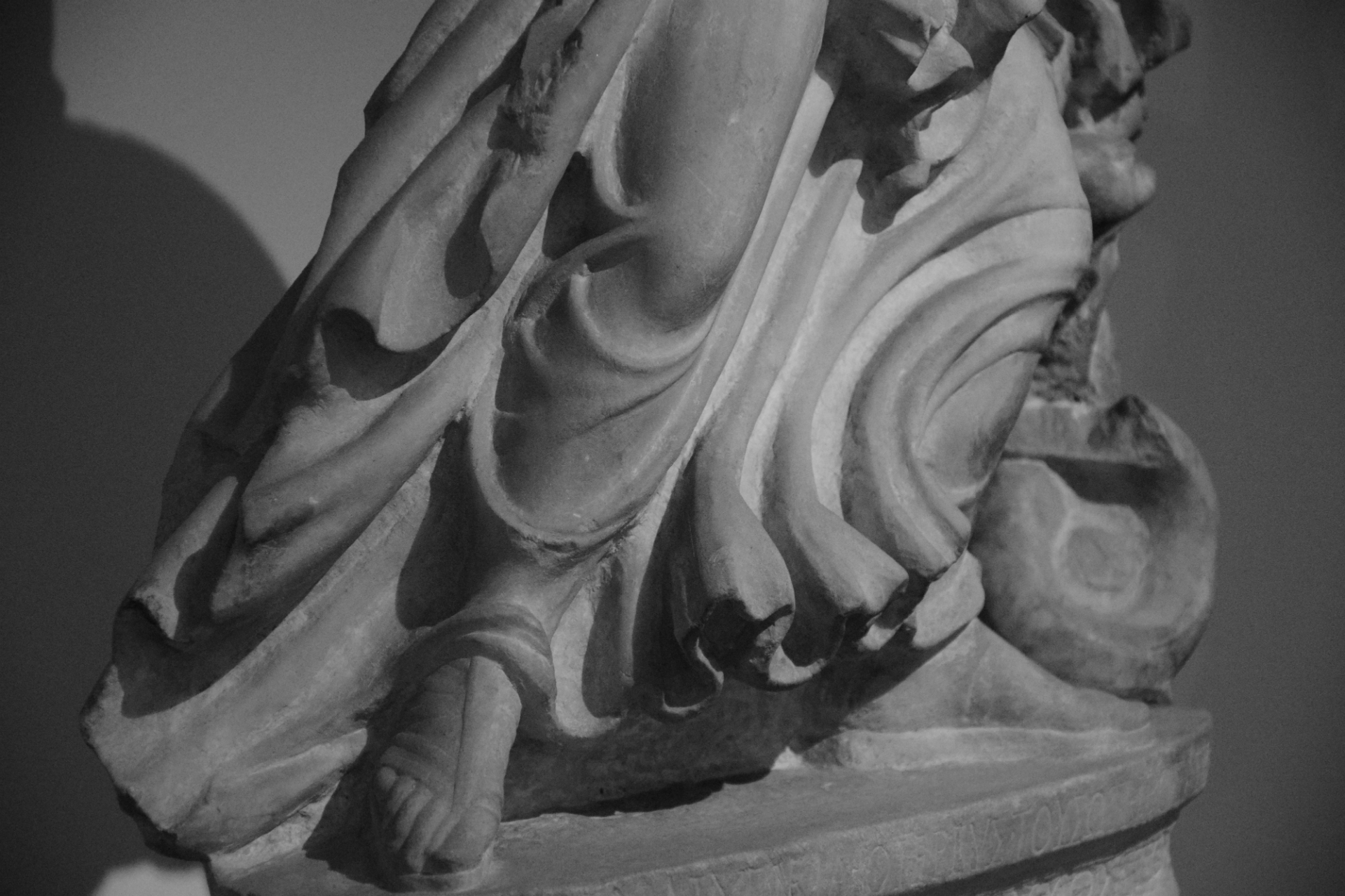 Ancient Greece, detail of a statue, Archeological museum of Athens.